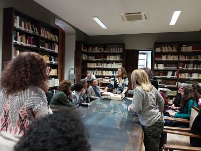 Grupo conociendo el Archivo