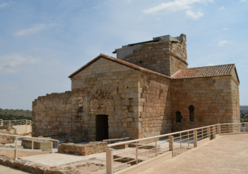 Vista lateral de la iglesia