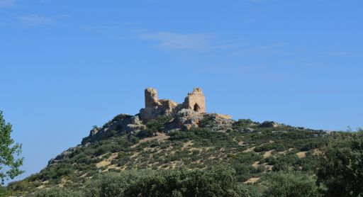 Castillo de Dos Hermanas, entorno