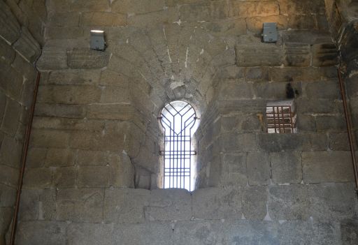 Ermita de Santa María de Melque, detalle ventana interior
