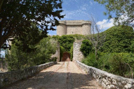 Castillo de Puñoenrostro, entrada
