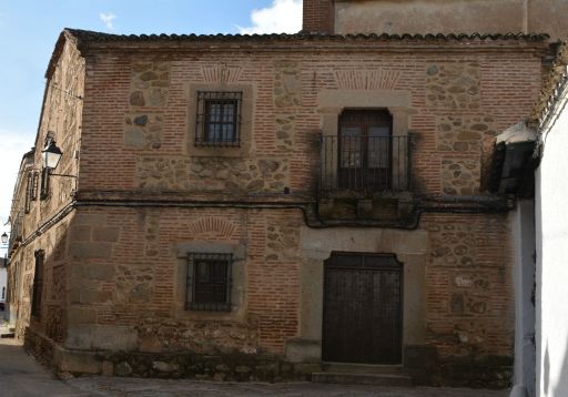 Calle Caídos, casa solariega