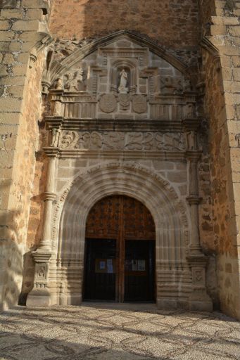 Iglesia parroquial de la Inmaculada Concepción, pórtico