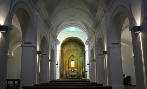 Ermita de la Virgen de la Oliva, interior altar
