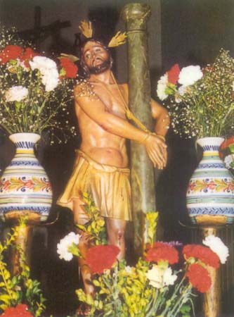 Cristo del Amparo, con flores