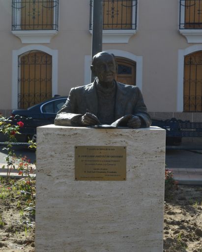 Monumento a D. Fernando Jiménez de Gregorio