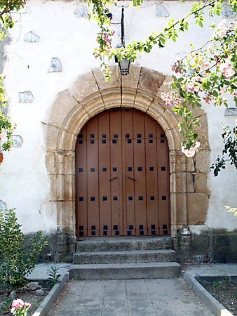 Iglesia parroquial de la Cátedra de San Pedro Apóstol, puerta trasera