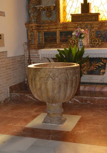 Iglesia parroquial de San Miguel Arcángel, pila bautismal