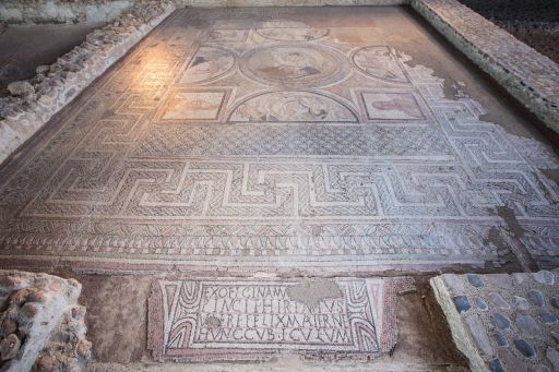 Parque Arqueológico, mosaicos con diferentes escenas en Casa de Materno