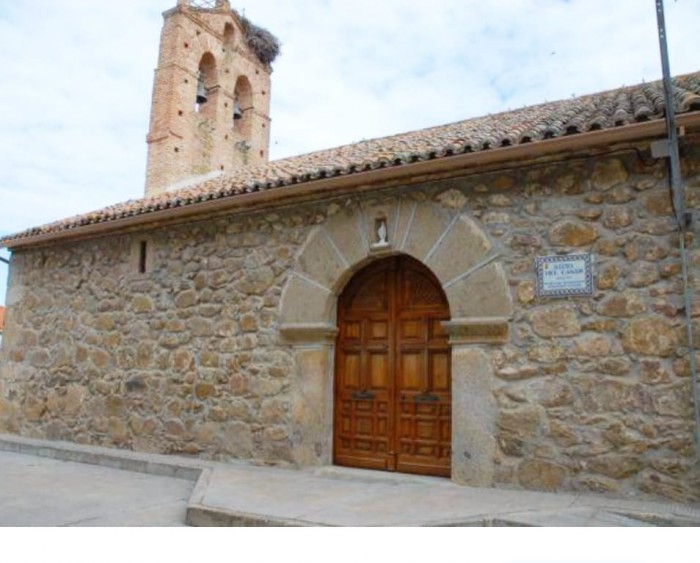 IGLESIA PARROQUIAL DEL SIGLO XVI (EXTERIOR) Puerta renacentista (puerta sur) y fachada.