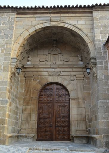 Iglesia parroquial de San Andrés, pórtico