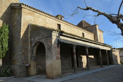 Iglesia parroquial de Nuestra Señora de la Asunción, pórtico