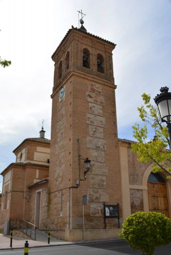 Iglesia San Felipe y Santiago el menor, Torre