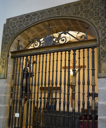 Iglesia parroquial del Apóstol Santiago, detalle reja