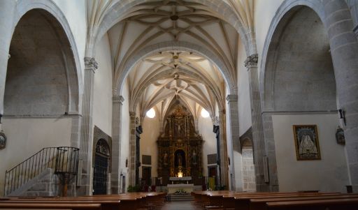 Iglesia parroquial del Apóstol Santiago, interior