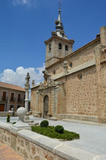 Iglesia parroquial del Apóstol Santiago, exterior