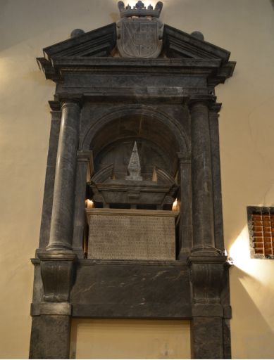 Iglesia parroquial del Apóstol Santiago, tumba Lasos de la Vega