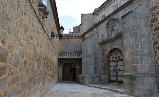 Convento de las carmelitas descalzas, callejón