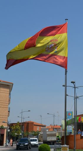 Bandera y avenida