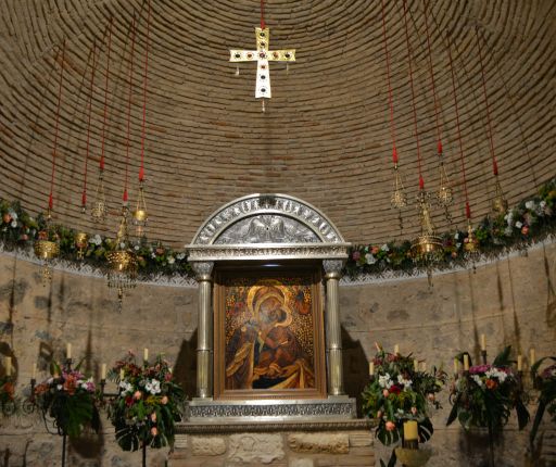 Virgen de la Natividad y reproducciones del tesoro de Guarrazar