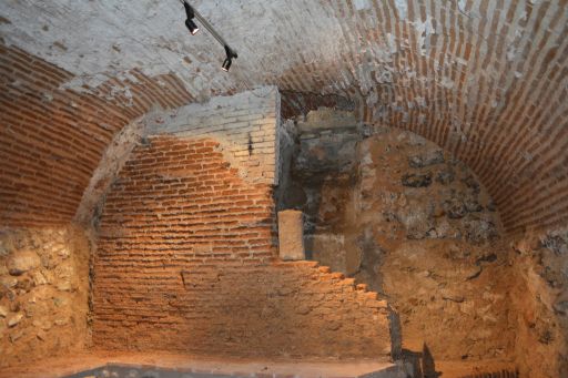 Iglesia parroquial de San Esteban Protomártir, cueva