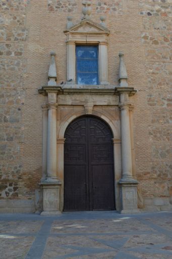 Iglesia parroquial de El Salvador, entrada