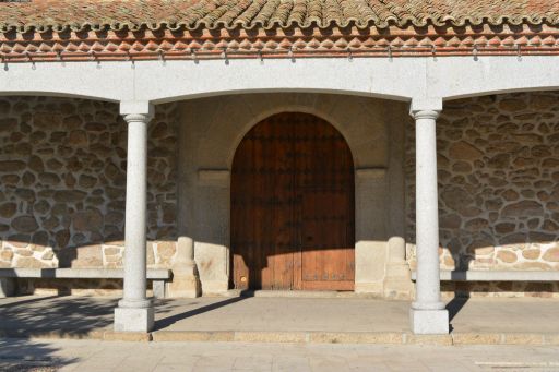 Iglesia parroquial de Nuestra Señora de la Asunción, acceso