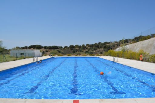 Instalaciones deportivas, piscina (2)