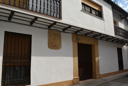 Casa con blasón de la orden de Santiago