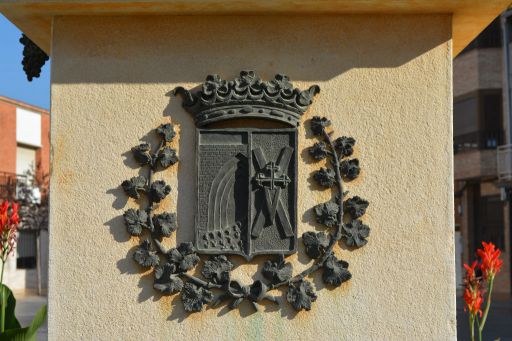 Escudo del municipio en la escultura