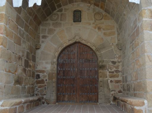 Iglesia parroquial de San Sebastián Mártir, portada