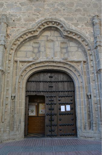 Iglesia Parroquial de Nuestra Señora de Altagracia, pórtico