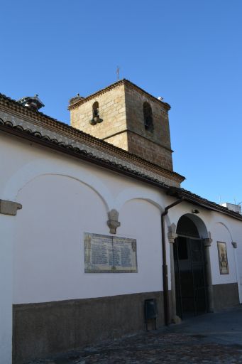 Iglesia parroquial de Nuestra Señora del Monte, entrada