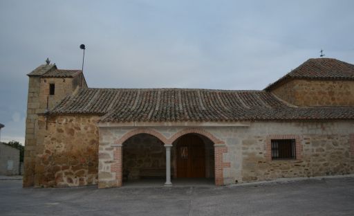 Iglesia parroquial de San Pedro Apóstol, lateral