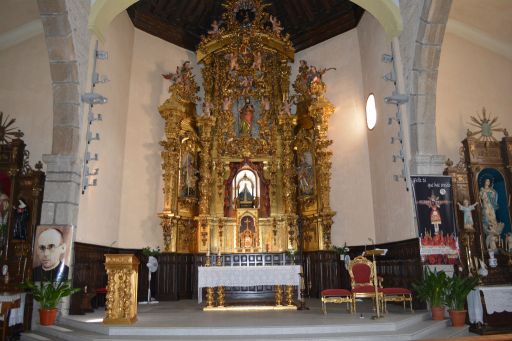 Iglesia parroquial de Nuestra Señora de la Antigua, altar