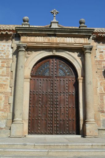 Iglesia parroquial de Nuestra Señora de la Antigua, portada