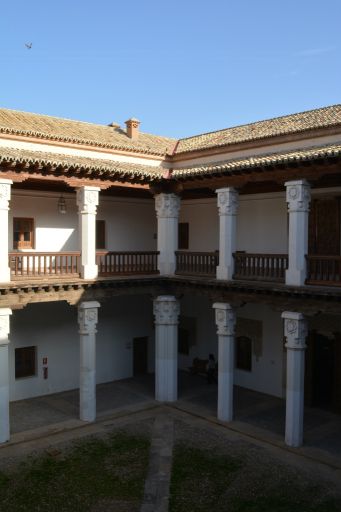 Palacio de los Cárdenas, patio