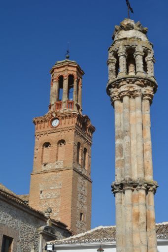 Vista del rollo y de la torre del teatro