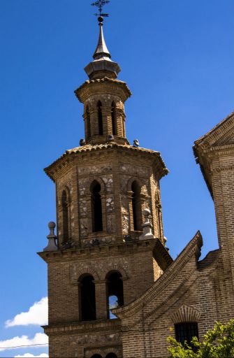 Iglesia parroquial San Pedro Apóstol, torre adyacente