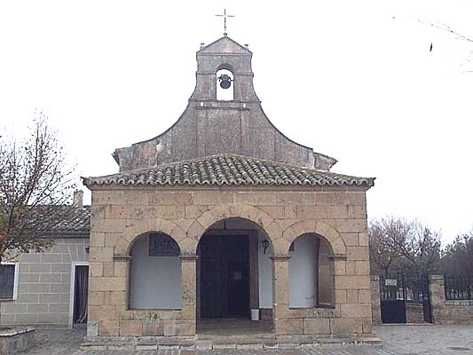 Ermita de las Peñitas, conserva la primitiva imagen de la Virgen de las Peñitas, patrona