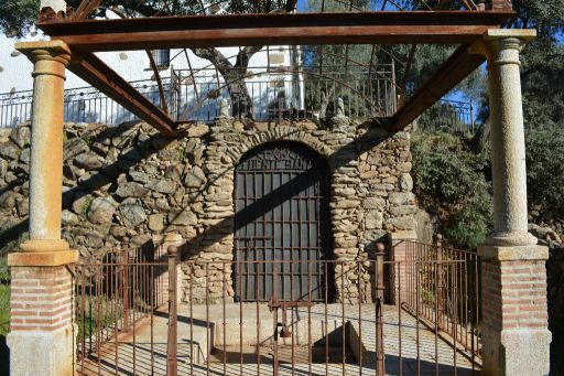 Ermita de la Fuente Santa, fuente