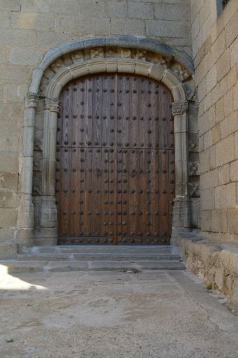 Iglesia parroquial de San Andrés, puerta