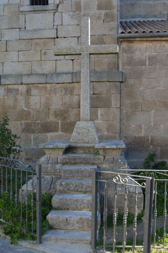 Iglesia parroquial de San Andrés, cruz