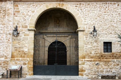 Iglesia parroquial de San Juan Bautista, entrada