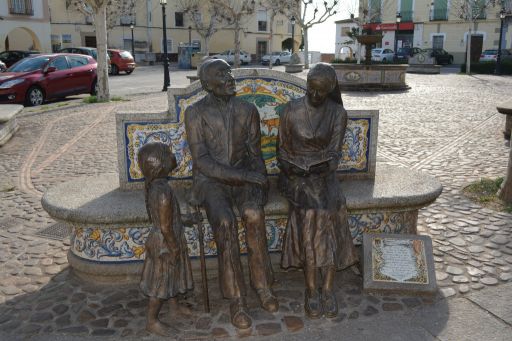 Plaza de España, escultura y cerámica