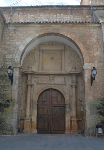 Iglesia parroquial de Santiago de la Espada, puerta principal