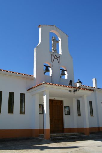 Iglesia de Robledo del Mazo, acceso