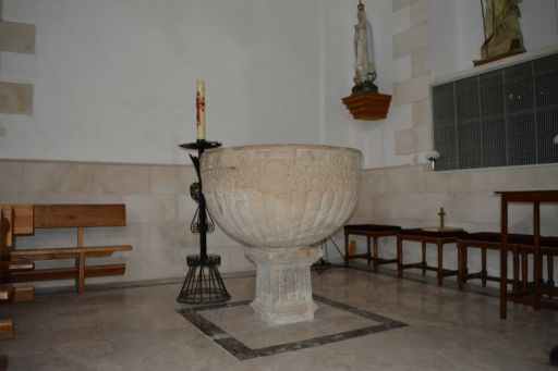 Iglesia parroquial de Nuestra Señora de la Asunción, pila bautismal