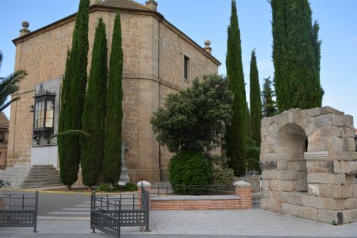 Arco de la plaza, conjunto