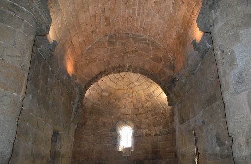 Ermita de Santa María de Melque, detalle boveda y altar